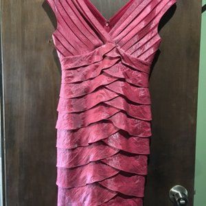 Adrianna Papell Size 6----- Like New